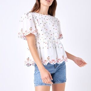 English Factory Floral Embroidery Scalloped Top NWT Size Small